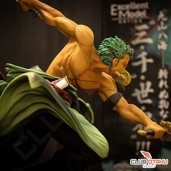 Figurine One Piece Roronoa Zoro Socle LED avec télécommande 15 cm